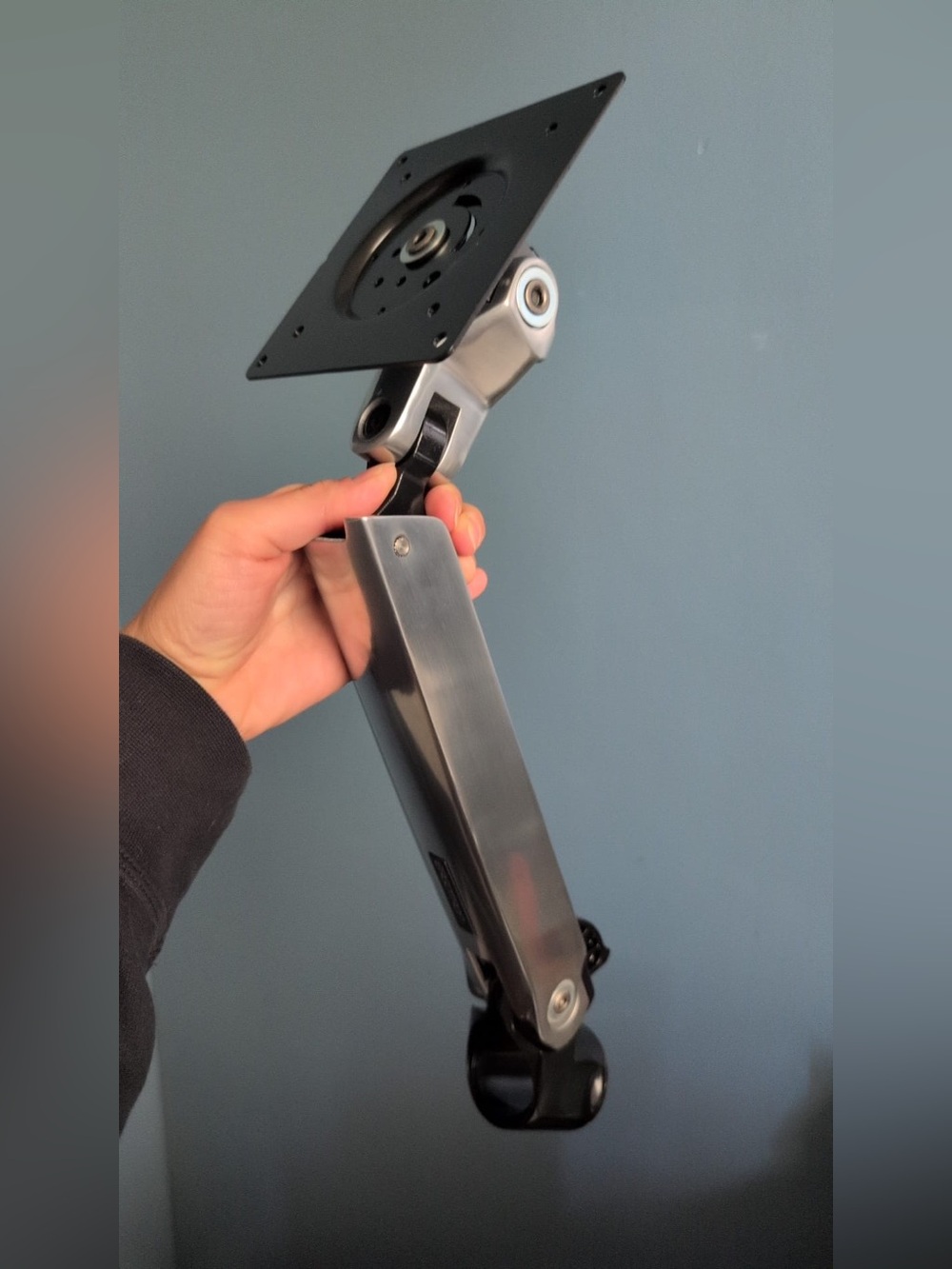 Ergotron LX Wall Mount LCD Arm for Monitors / Screens - Picture 2 of 4
